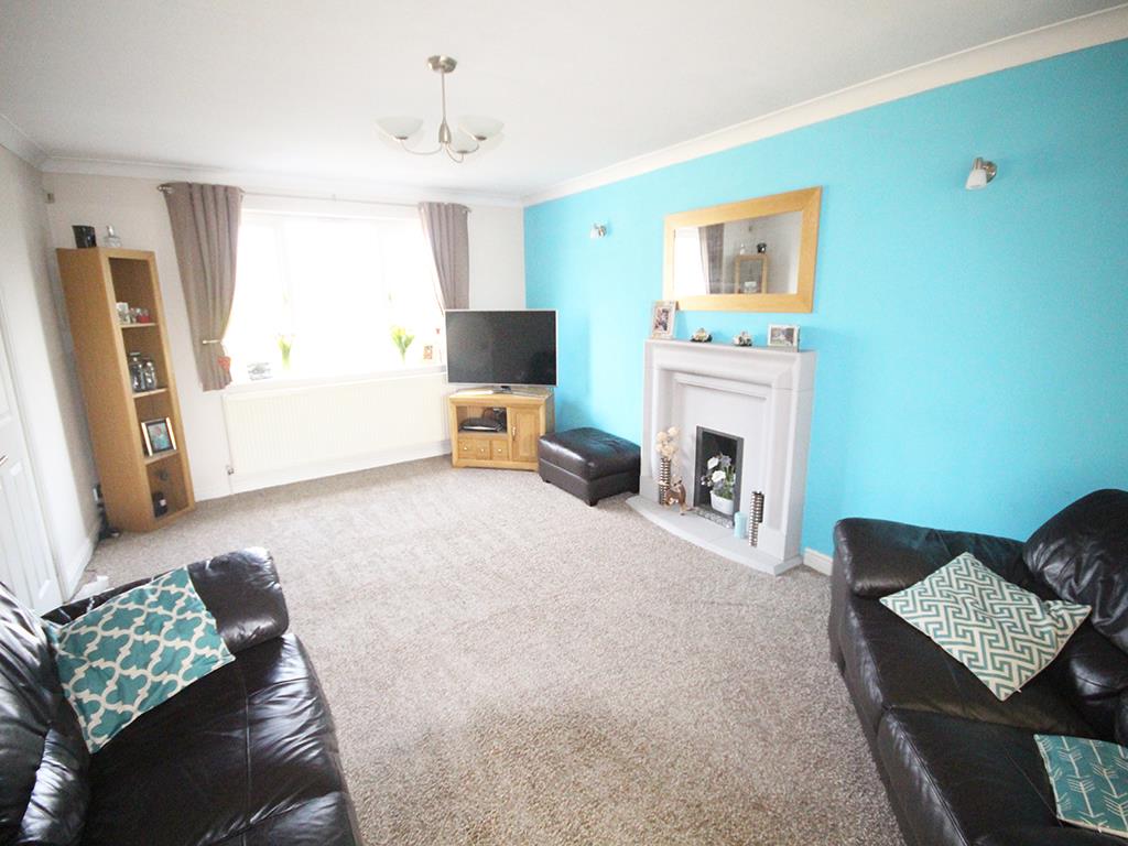 4 bedroom detached house For Sale in Earby - IMG_2498.jpg